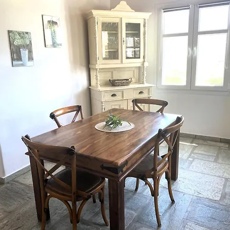 Rustic House Tinos בית נופש *